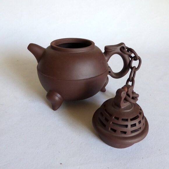 VINTAGE NEW TRADITIONAL CHINESE YIXING ZISHA LID & CHAIN HANDMADE CLAY TEAPOT - Picture 5 of 16